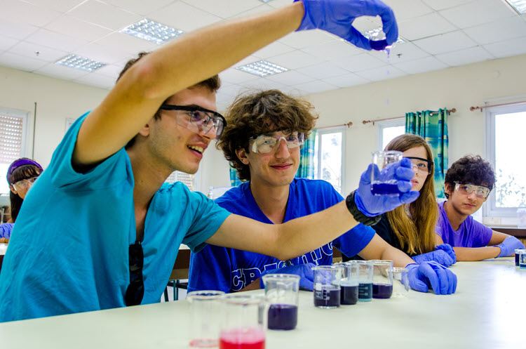 נוער שוחר מדע - פעילויות מיוחדות במדע לנוער